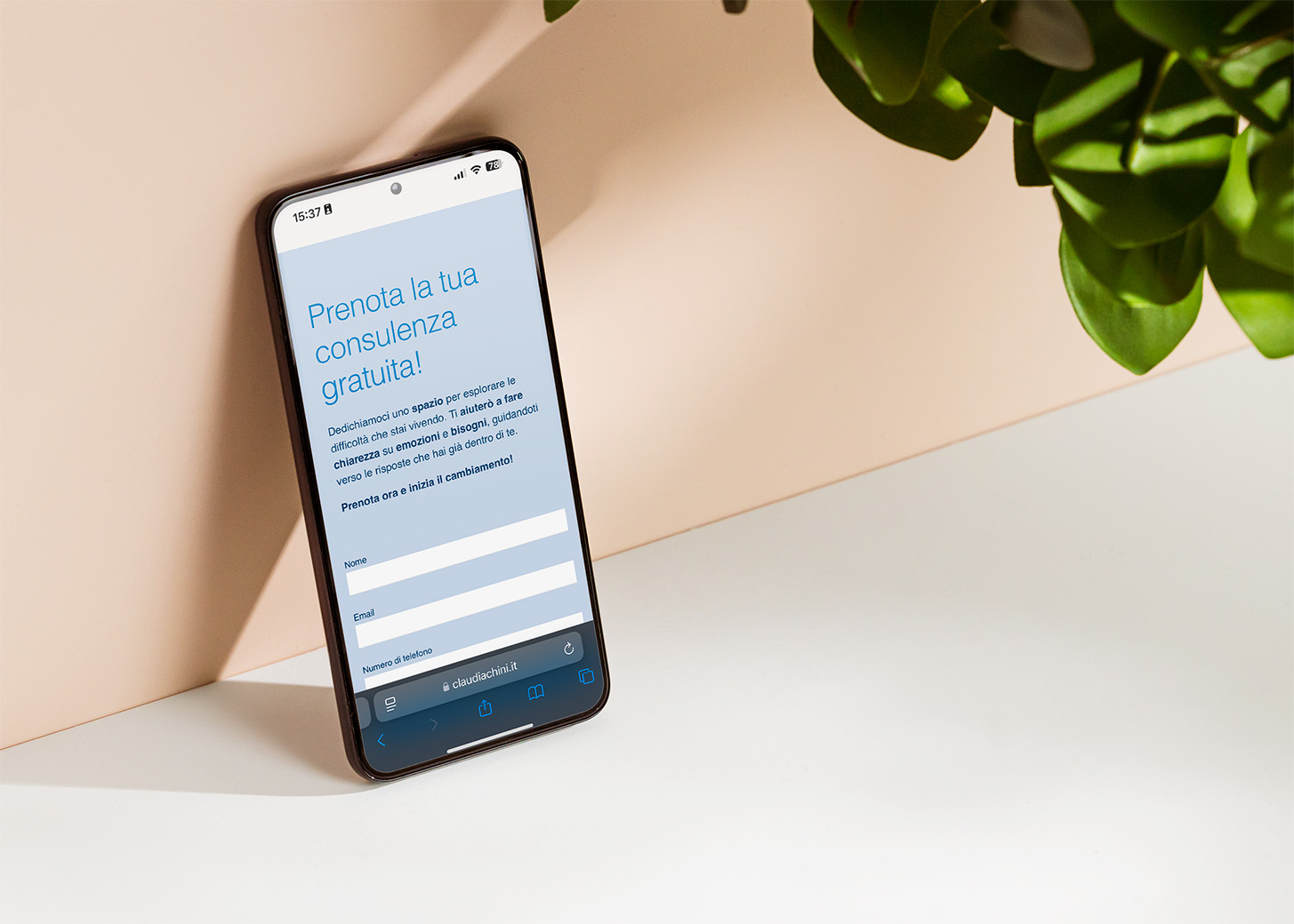 Smartphone_with_cla