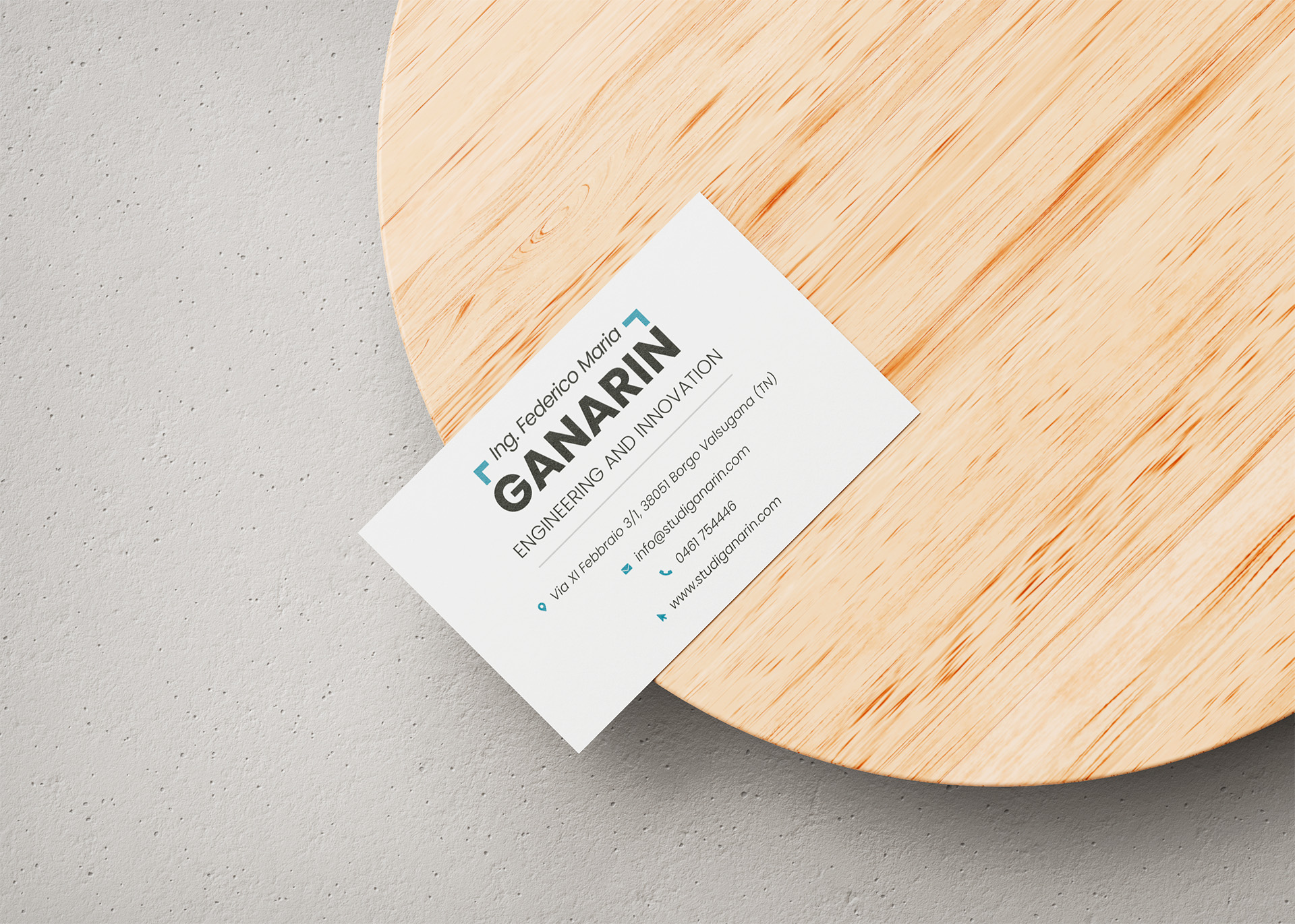 Free_Business_Cards_Mockup_3